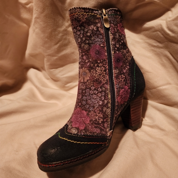 L'Artiste Floral Booties - Picture 9 of 13